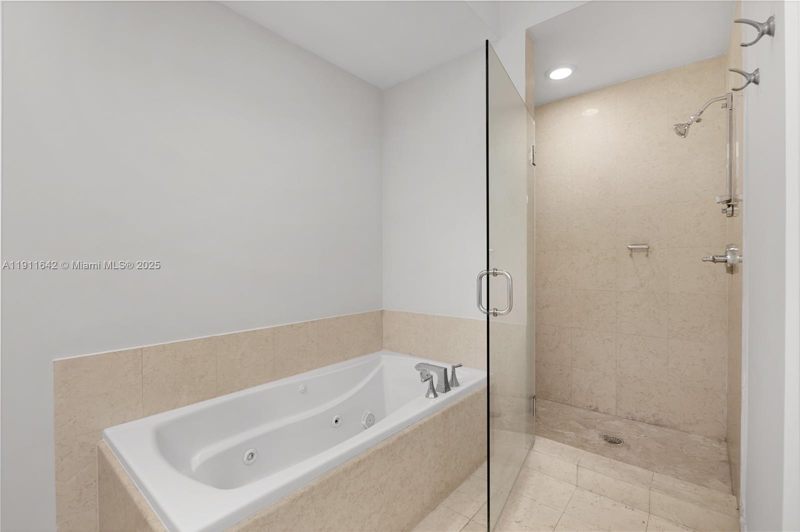 TURNBERRY VILLAGE SO TOWE - Residential Lease