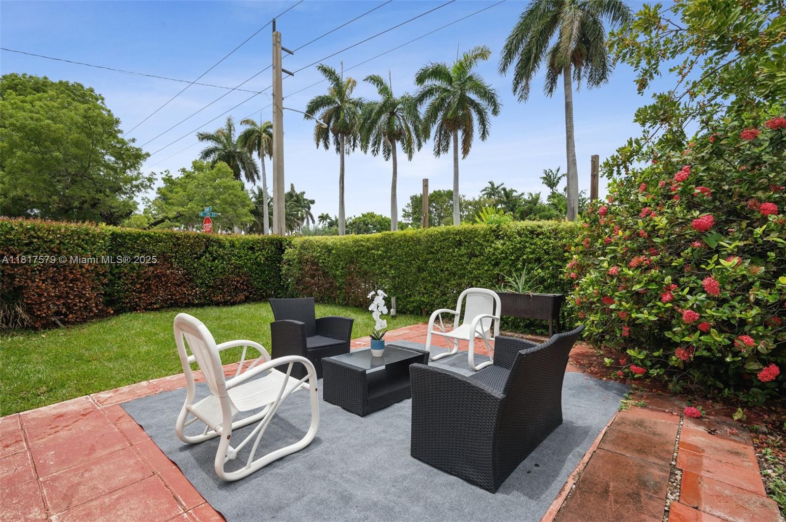 HOLLYWOOD PLACE - Residential