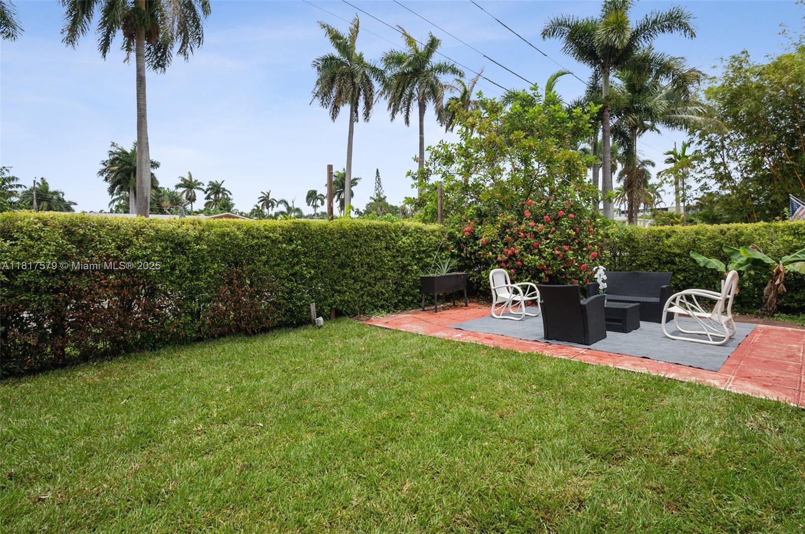 HOLLYWOOD PLACE - Residential