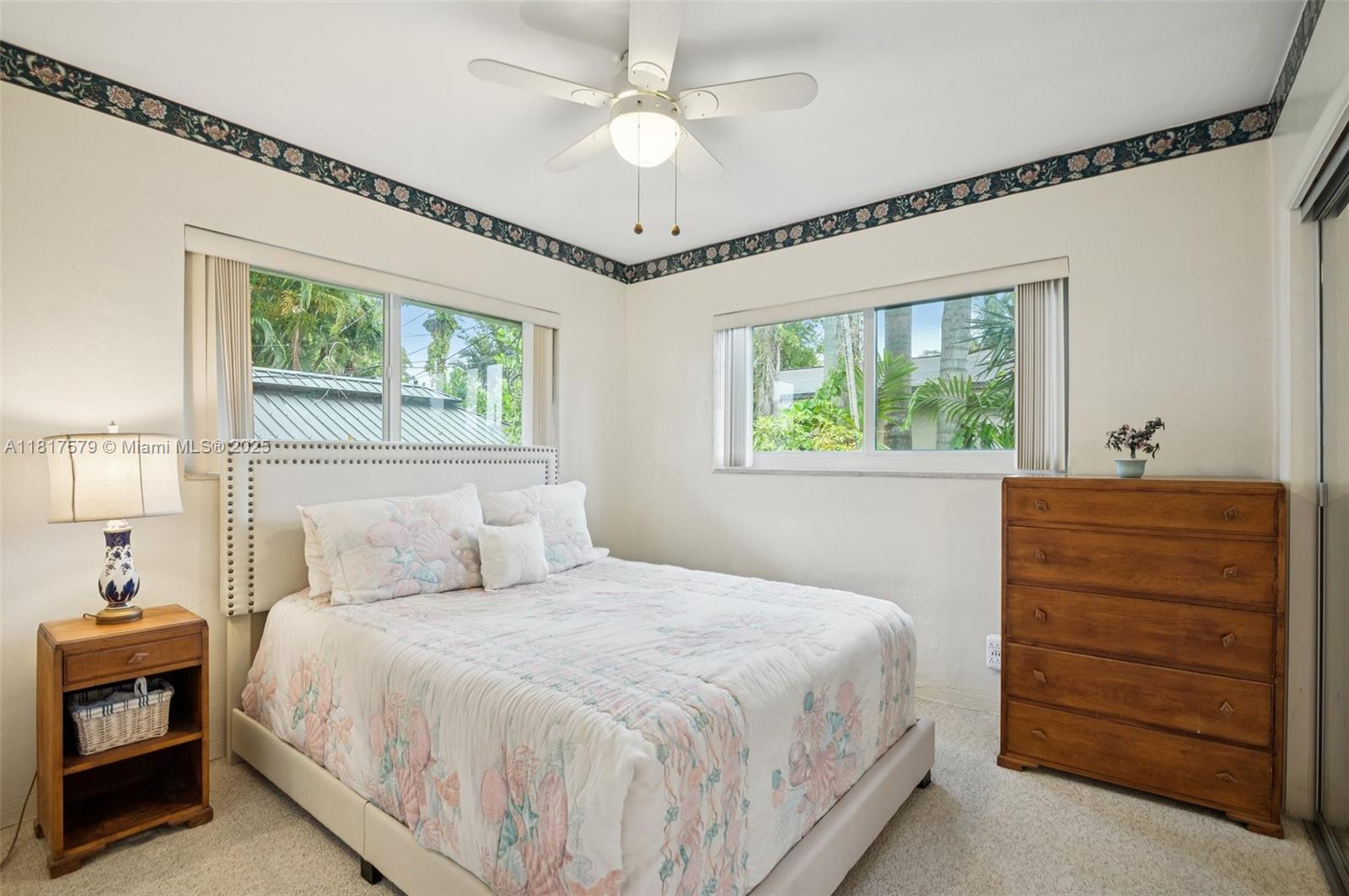 HOLLYWOOD PLACE - Residential