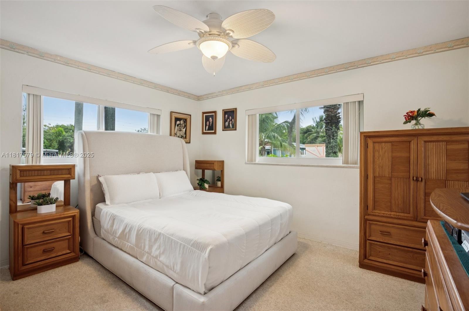 HOLLYWOOD PLACE - Residential