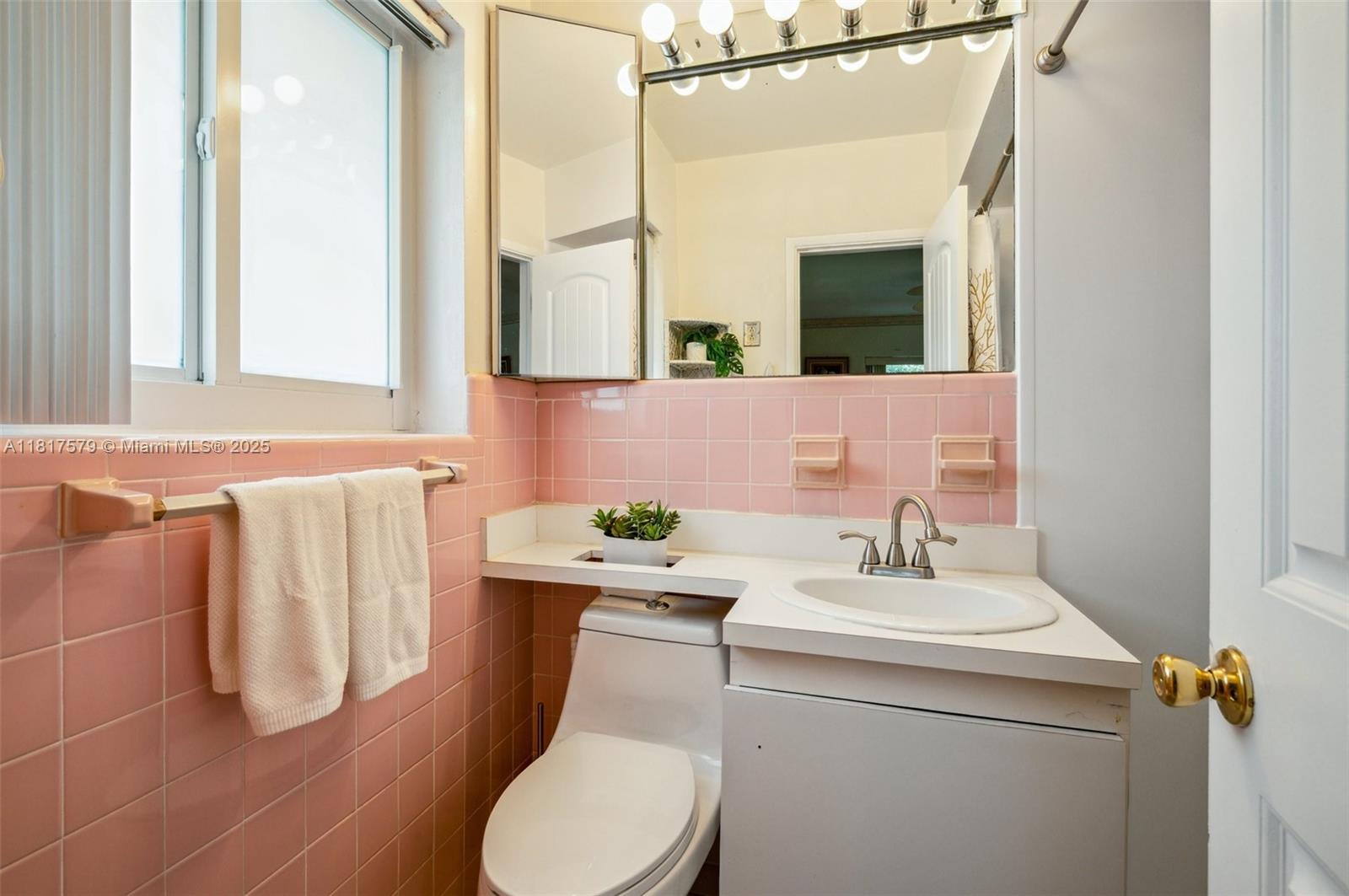 HOLLYWOOD PLACE - Residential