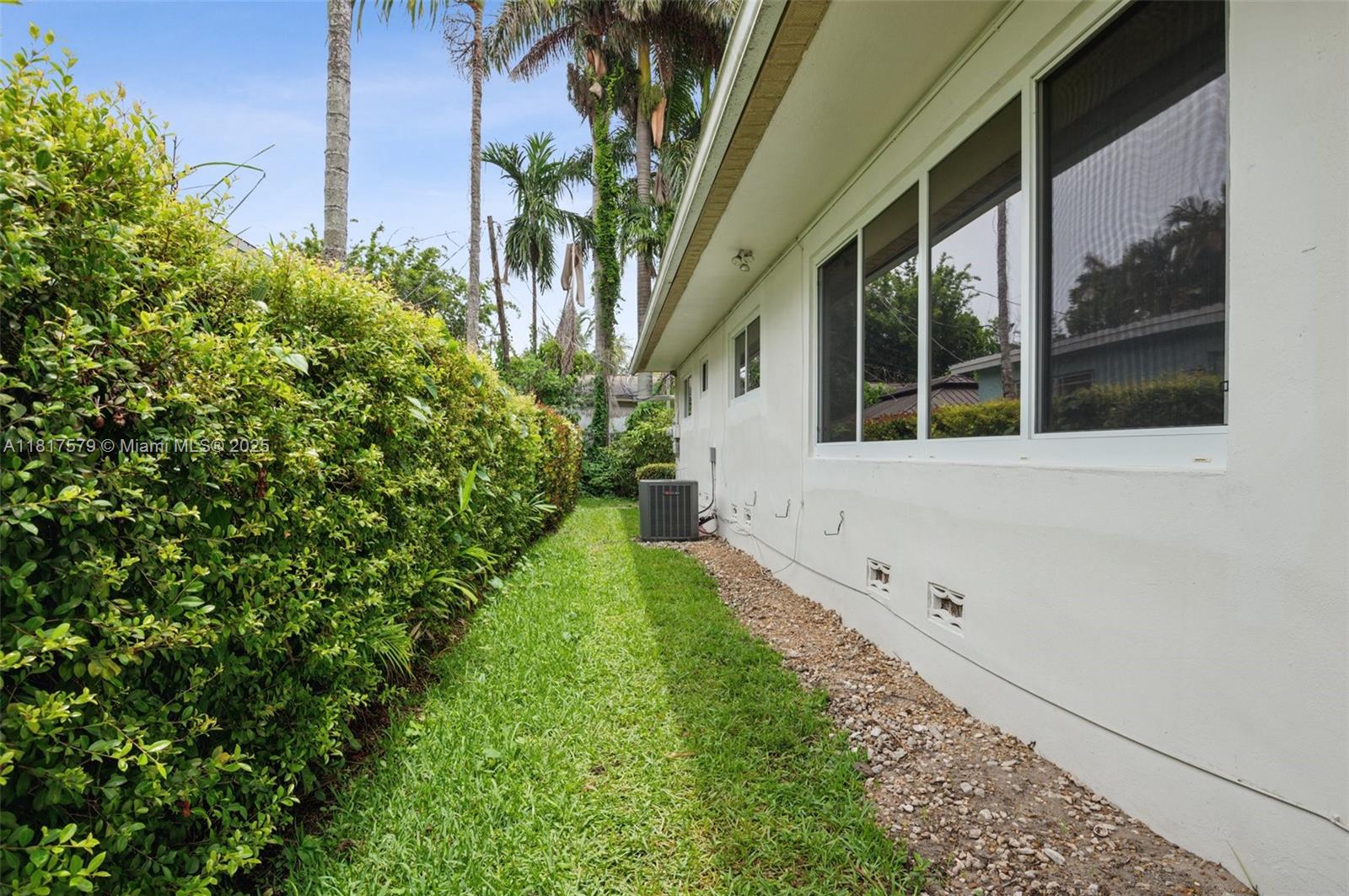 HOLLYWOOD PLACE - Residential