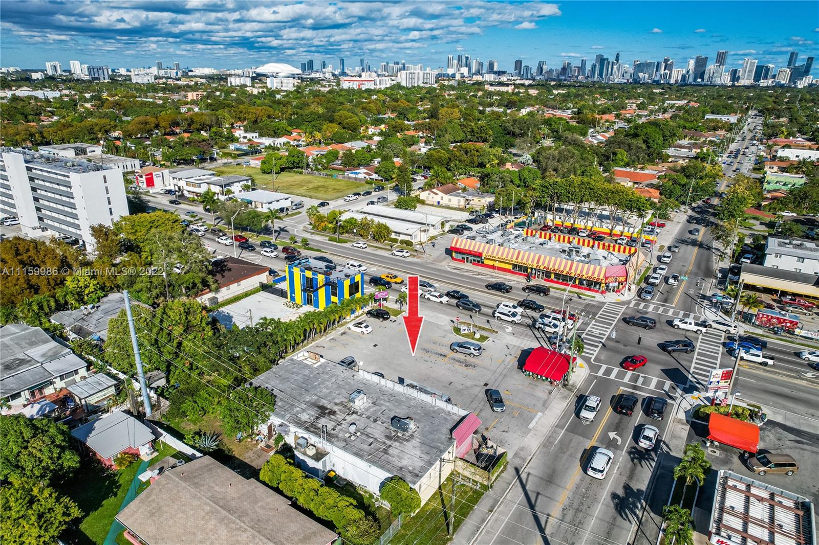 Main image without alt text