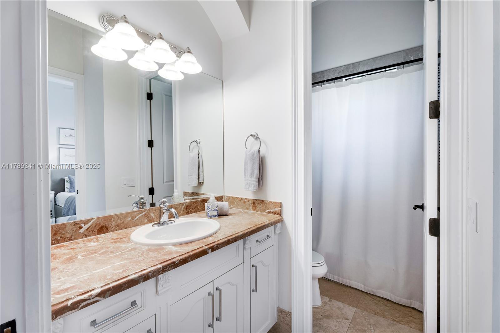 OAK RIDGE FALLS 2ND ADDN - Residential