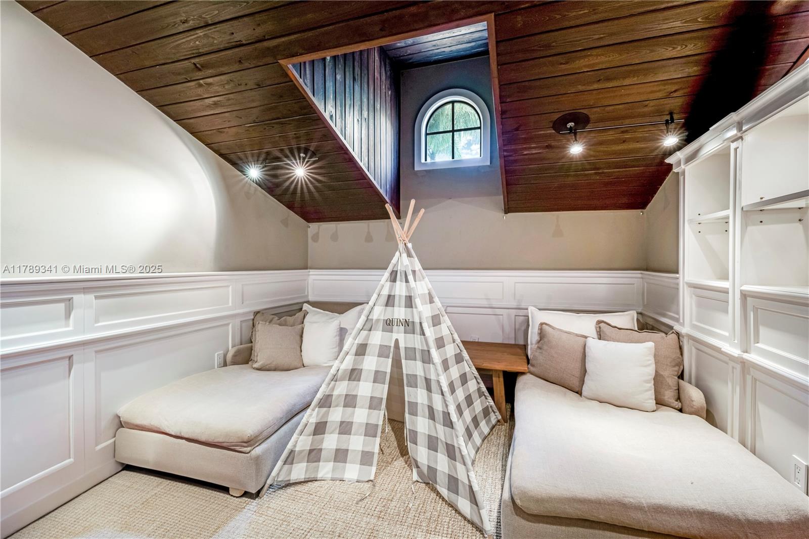 OAK RIDGE FALLS 2ND ADDN - Residential