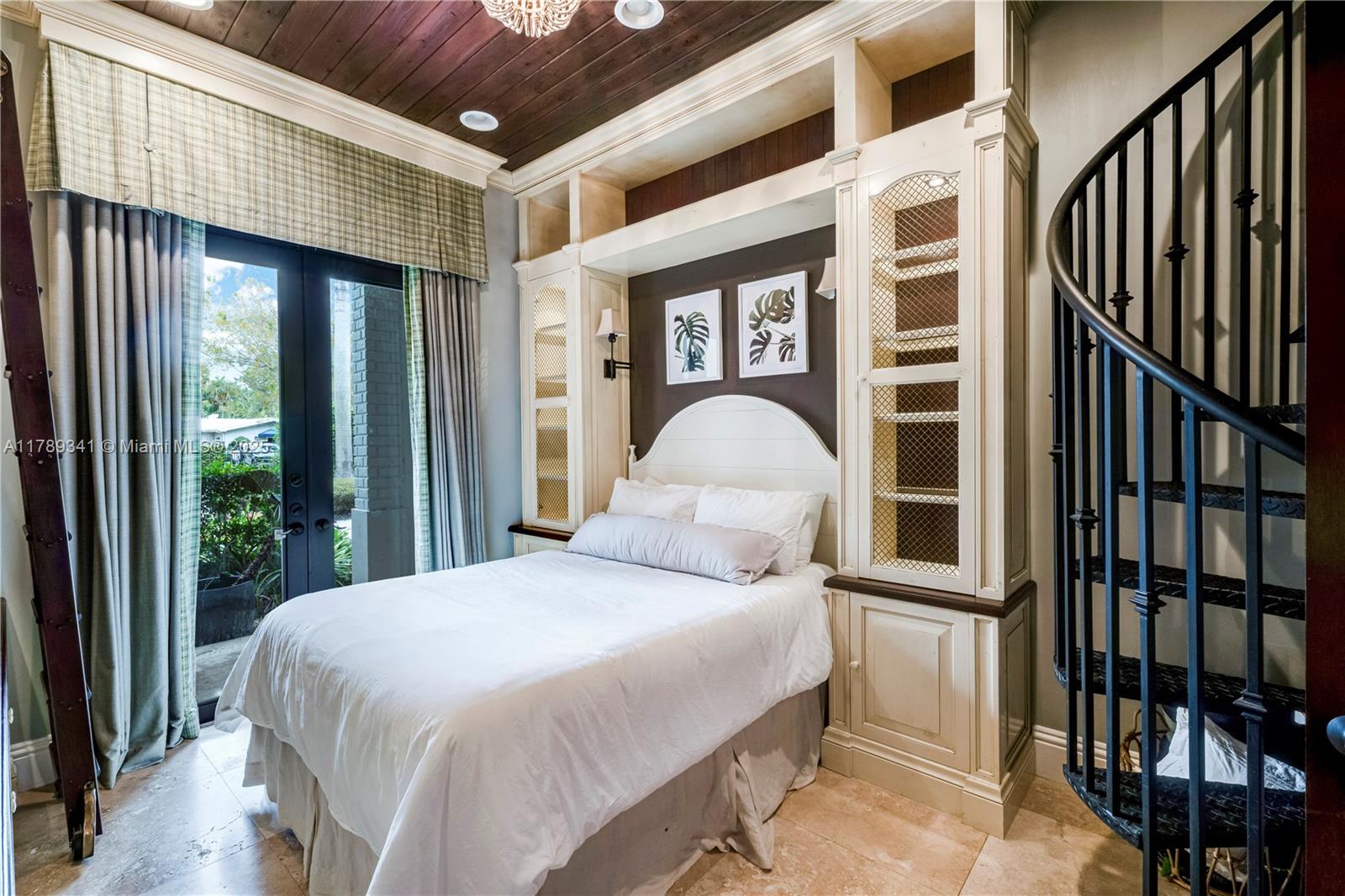 OAK RIDGE FALLS 2ND ADDN - Residential