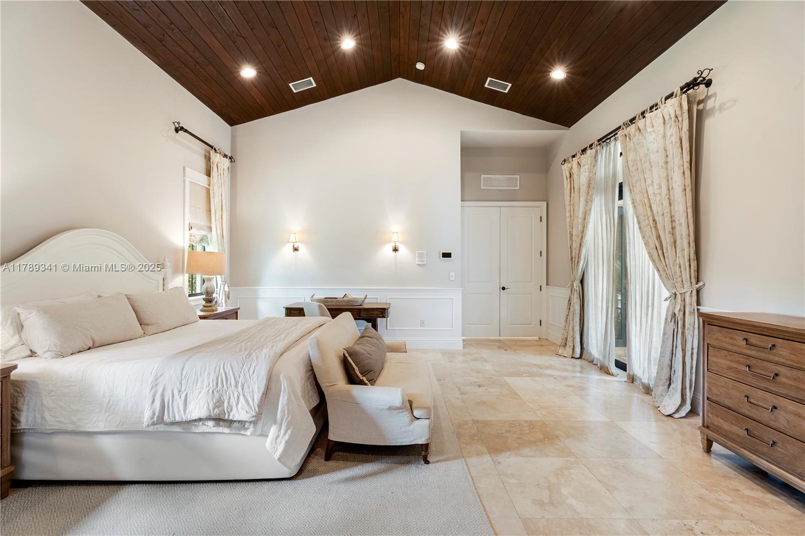 OAK RIDGE FALLS 2ND ADDN - Residential