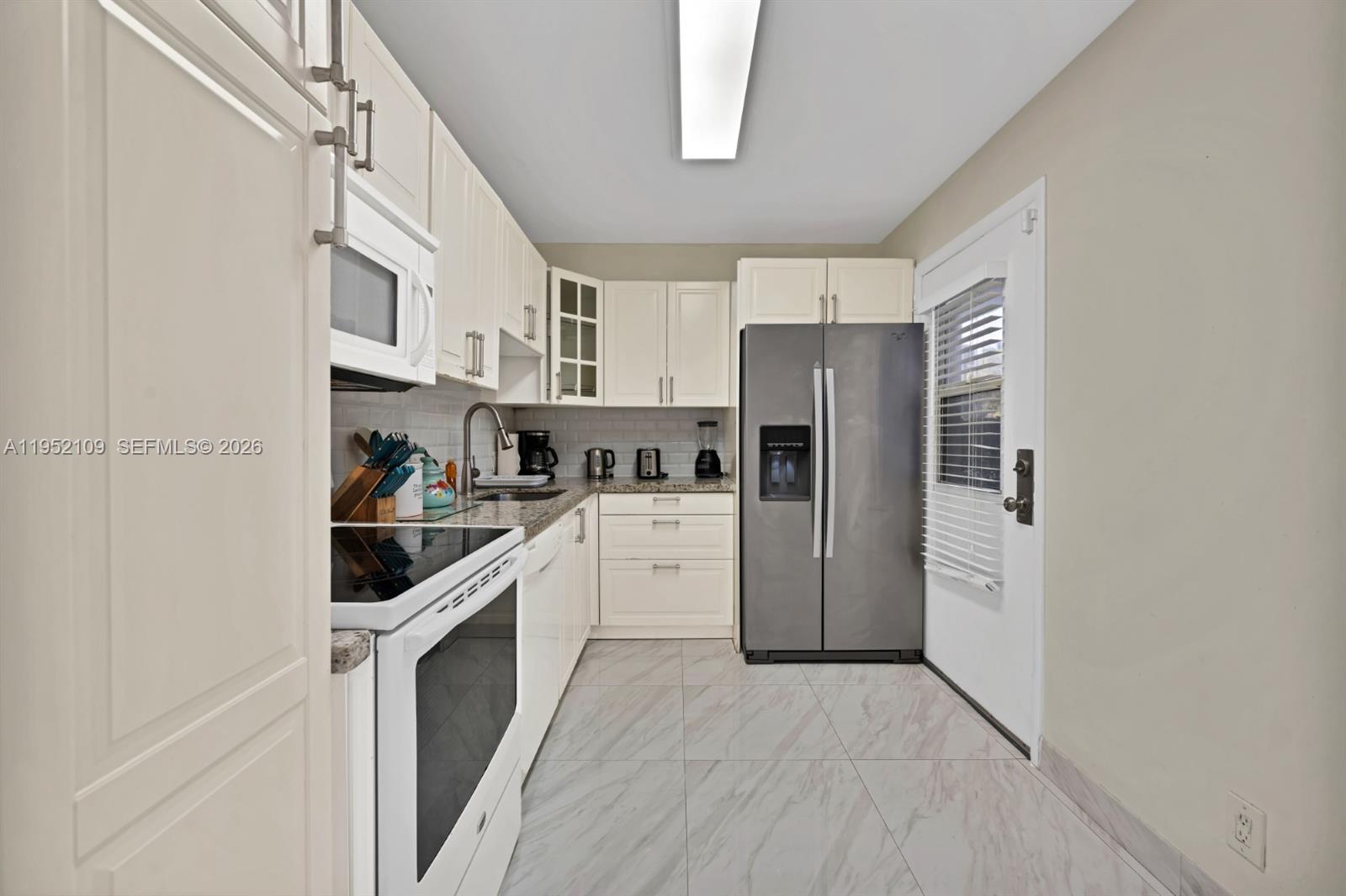 BRAVURA II CONDO - Residential