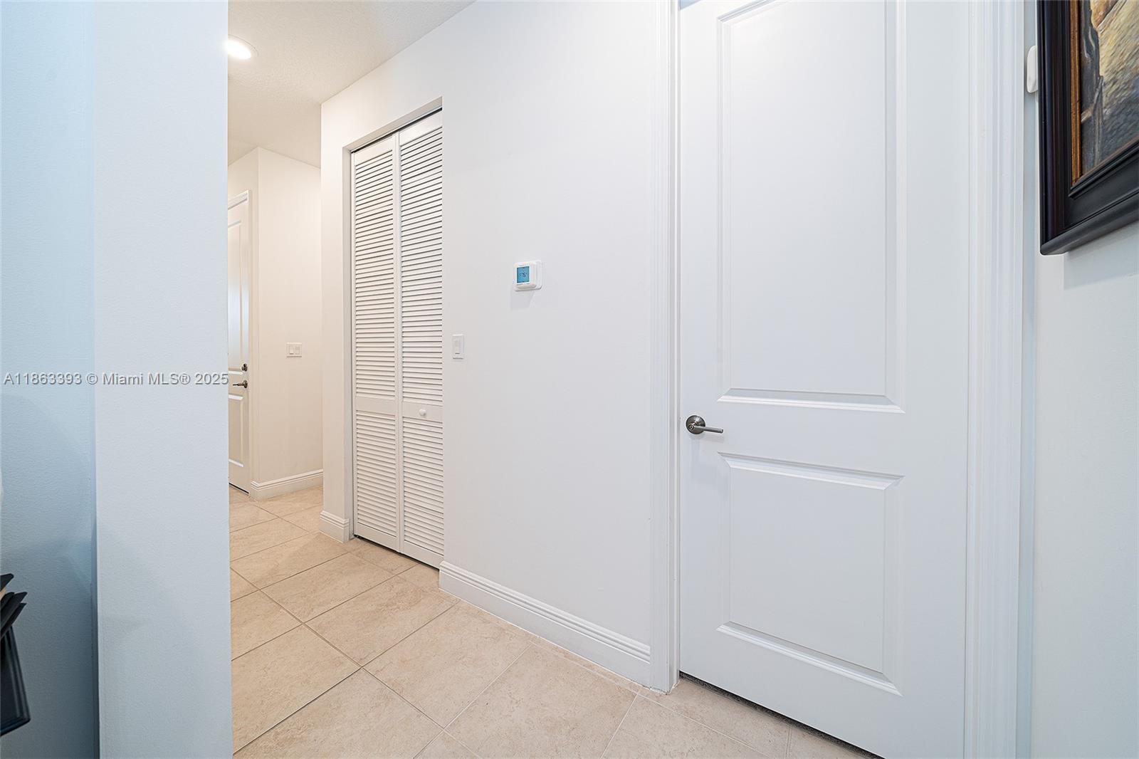 CRYSTAL LAKE 1ST SEC - Residential Lease