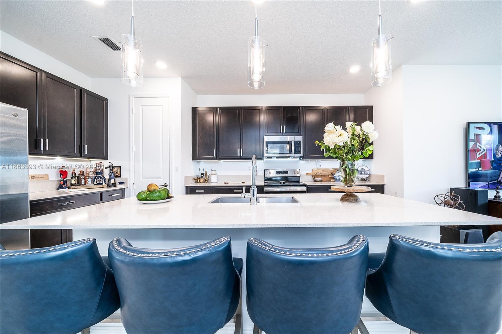 CRYSTAL LAKE 1ST SEC - Residential Lease