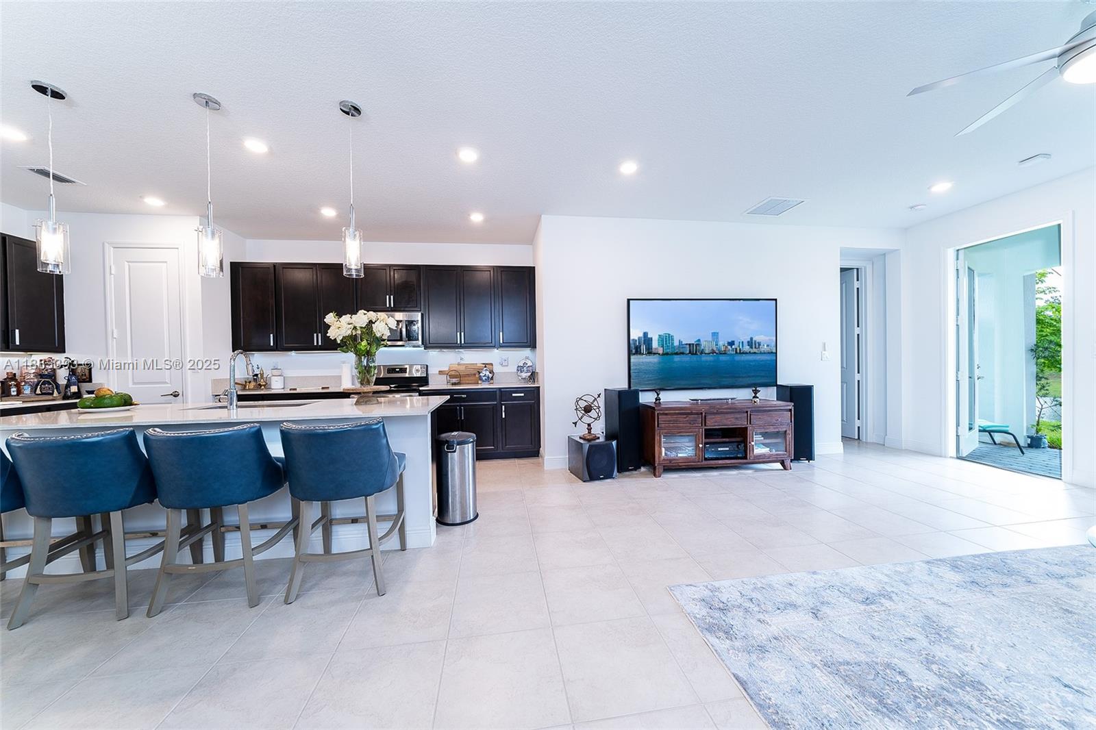 CRYSTAL LAKE 1ST SEC - Residential Lease