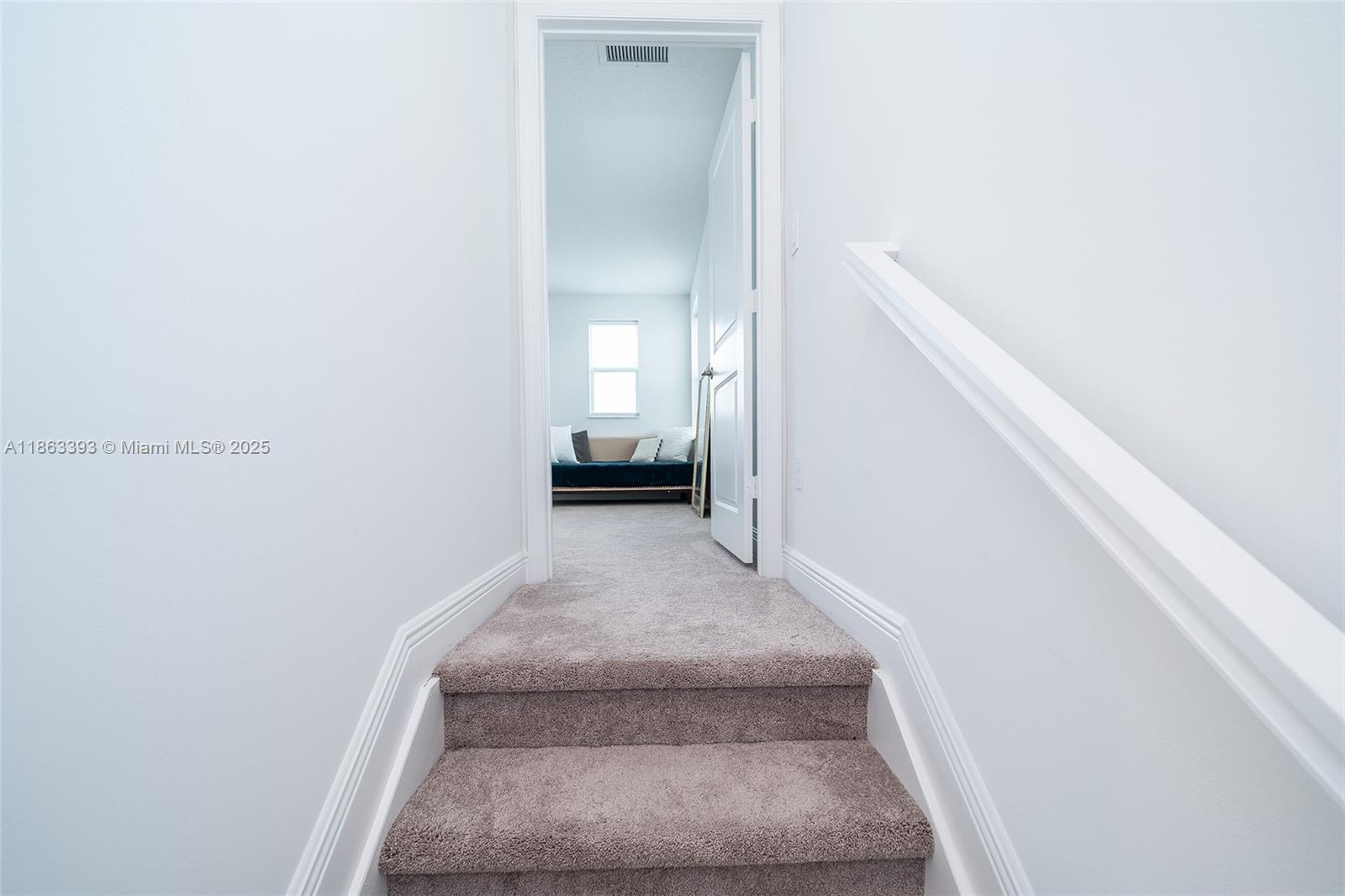 CRYSTAL LAKE 1ST SEC - Residential Lease