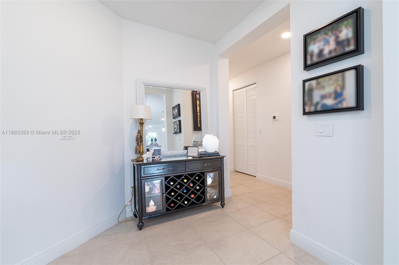 CRYSTAL LAKE 1ST SEC - Residential Lease