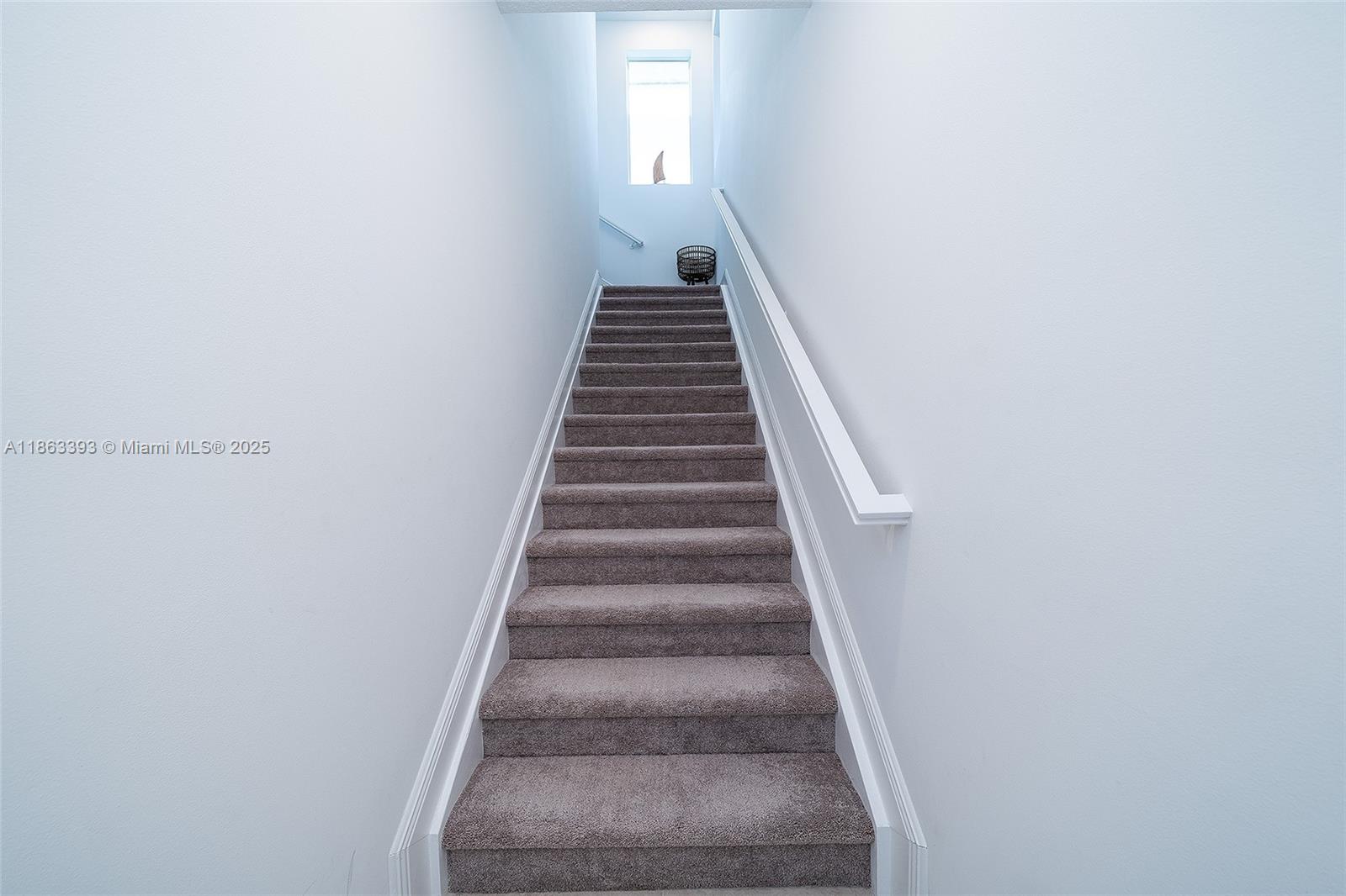 CRYSTAL LAKE 1ST SEC - Residential Lease