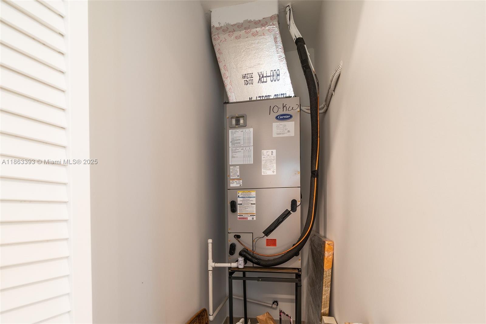 CRYSTAL LAKE 1ST SEC - Residential Lease