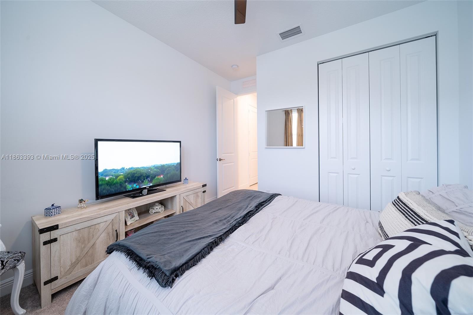 CRYSTAL LAKE 1ST SEC - Residential Lease