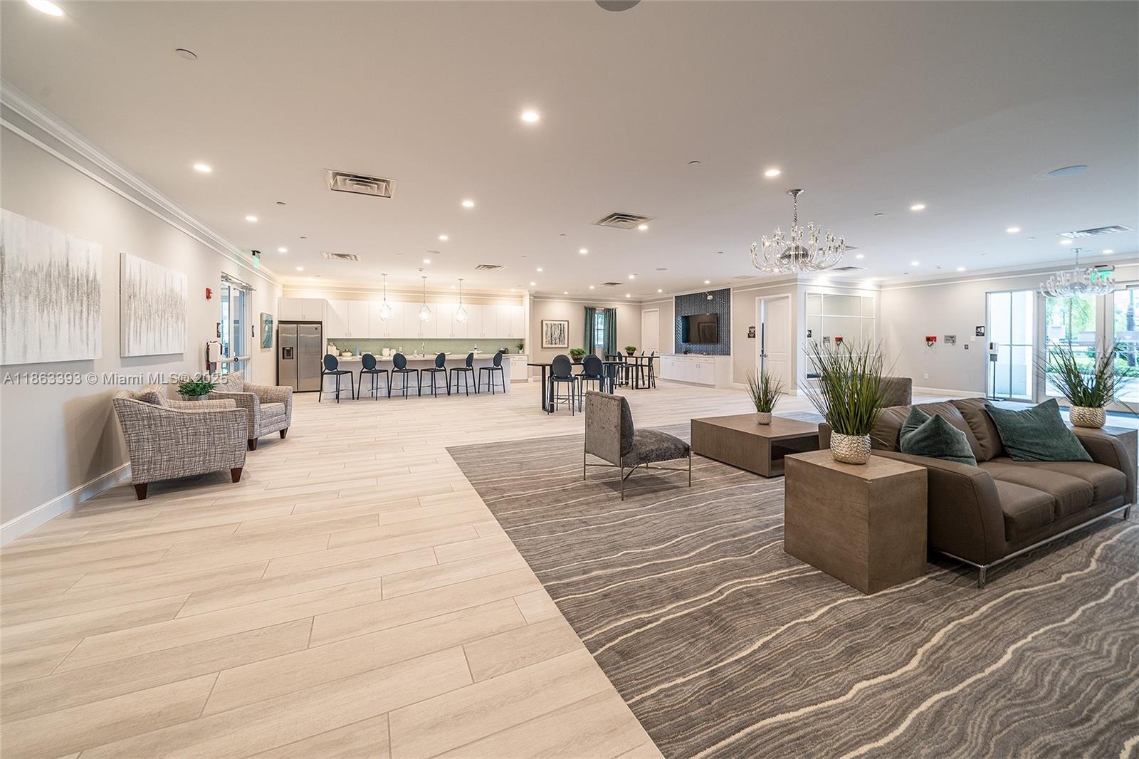 CRYSTAL LAKE 1ST SEC - Residential Lease