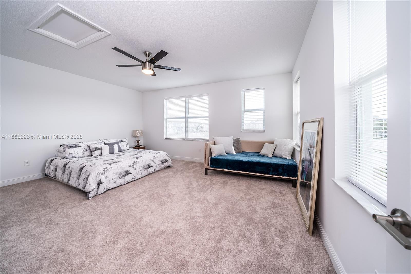 CRYSTAL LAKE 1ST SEC - Residential Lease