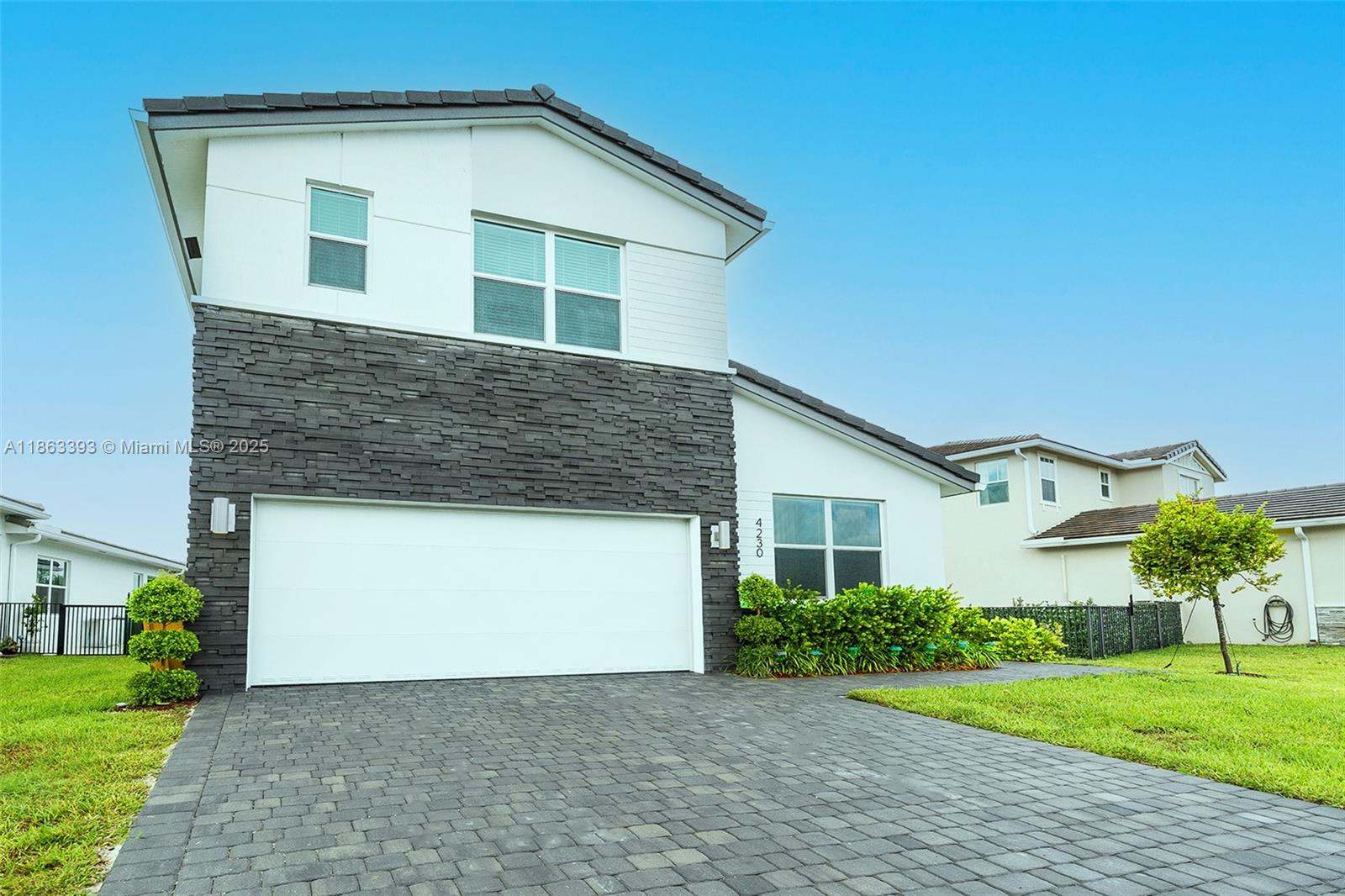 CRYSTAL LAKE 1ST SEC - Residential Lease