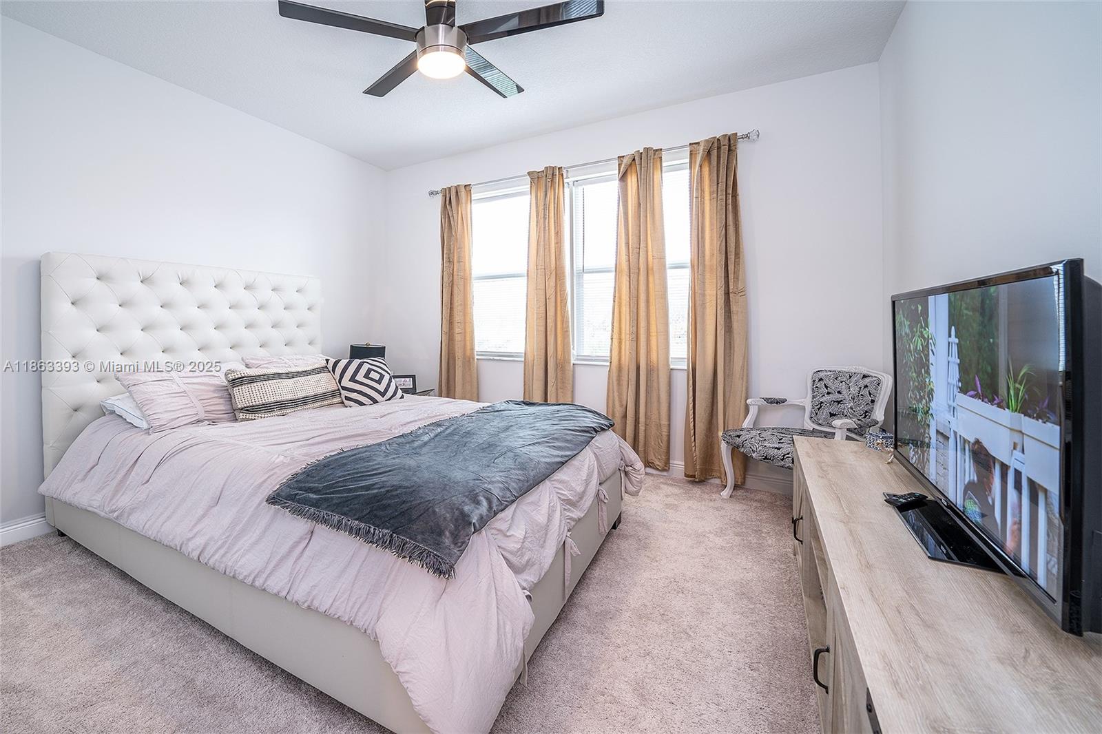 CRYSTAL LAKE 1ST SEC - Residential Lease