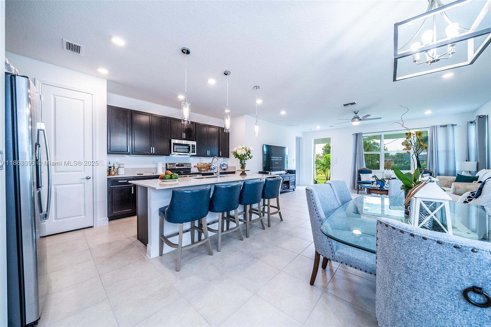 CRYSTAL LAKE 1ST SEC - Residential Lease