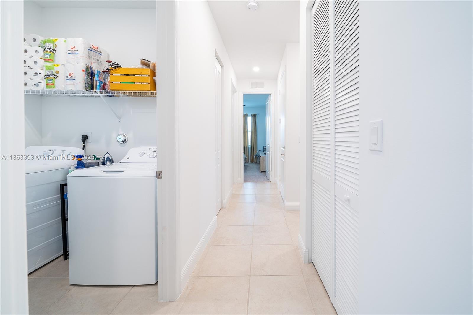 CRYSTAL LAKE 1ST SEC - Residential Lease