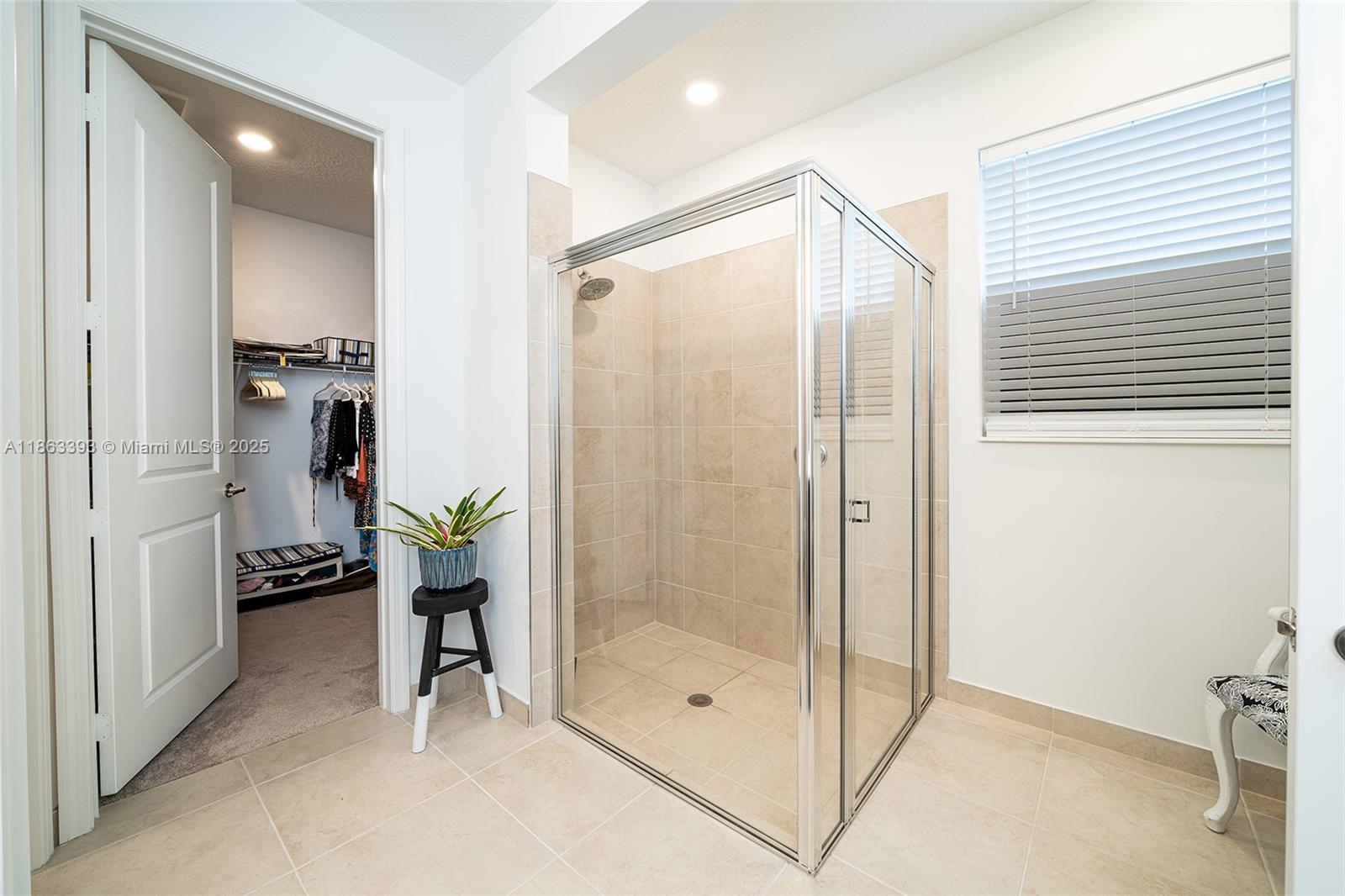 CRYSTAL LAKE 1ST SEC - Residential Lease