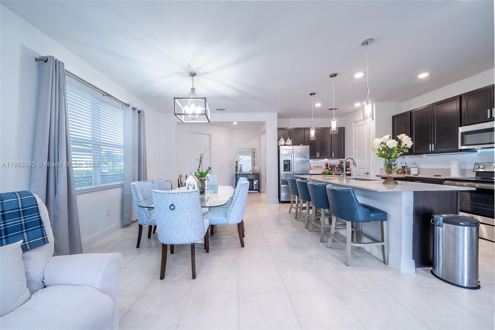 CRYSTAL LAKE 1ST SEC - Residential Lease