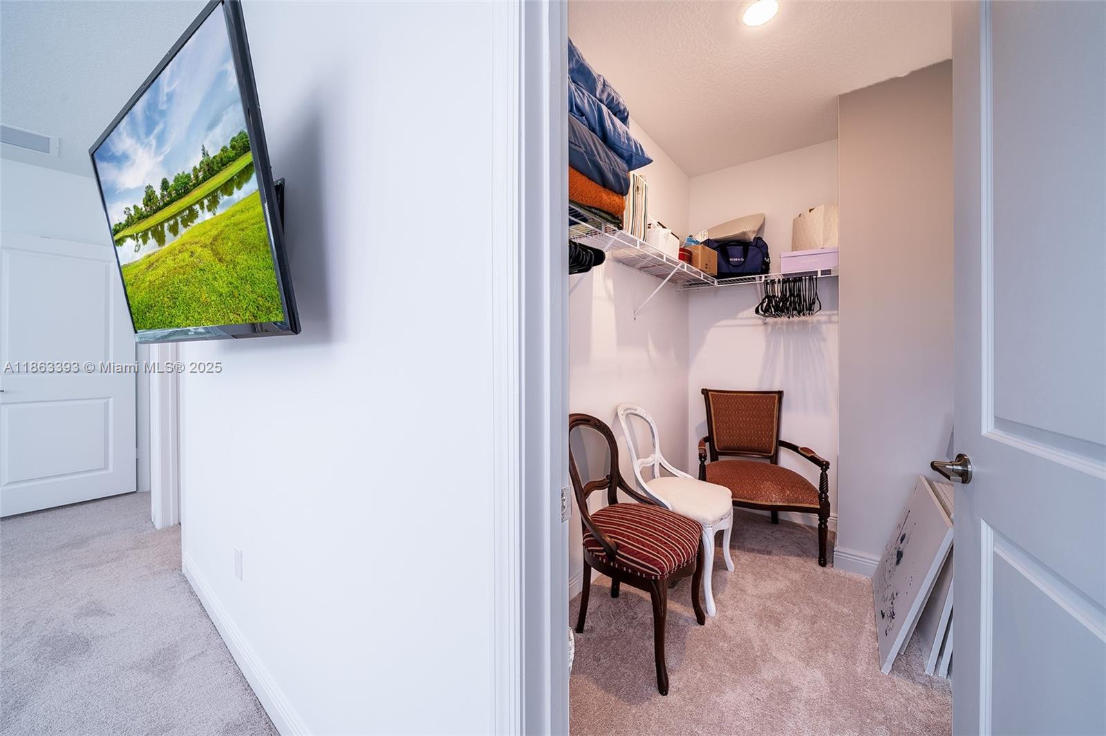 CRYSTAL LAKE 1ST SEC - Residential Lease