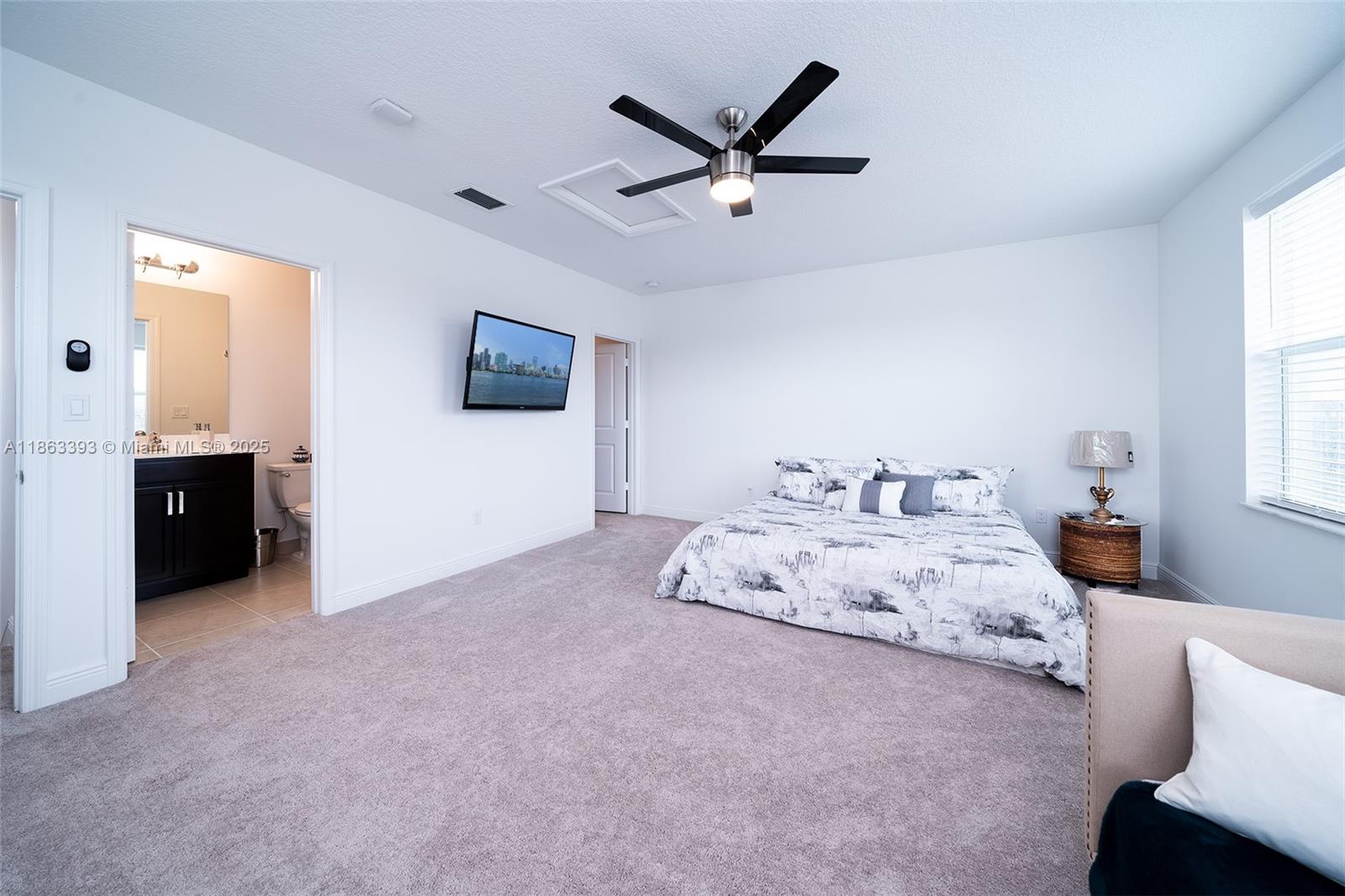 CRYSTAL LAKE 1ST SEC - Residential Lease