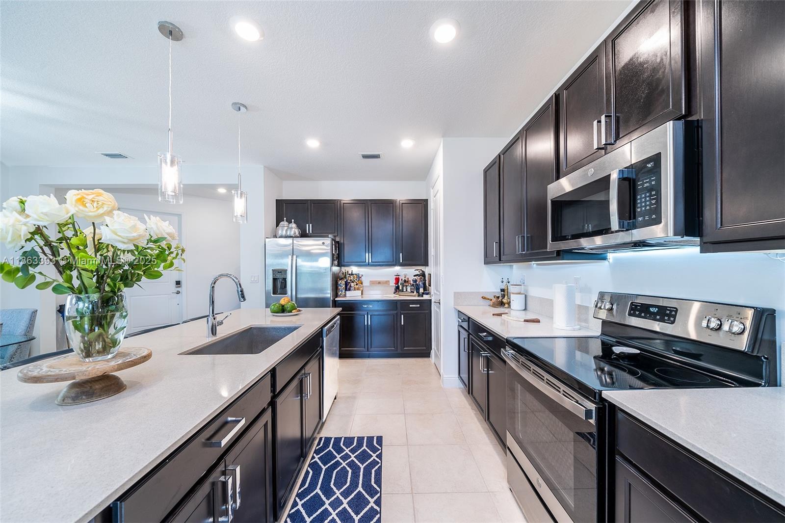 CRYSTAL LAKE 1ST SEC - Residential Lease