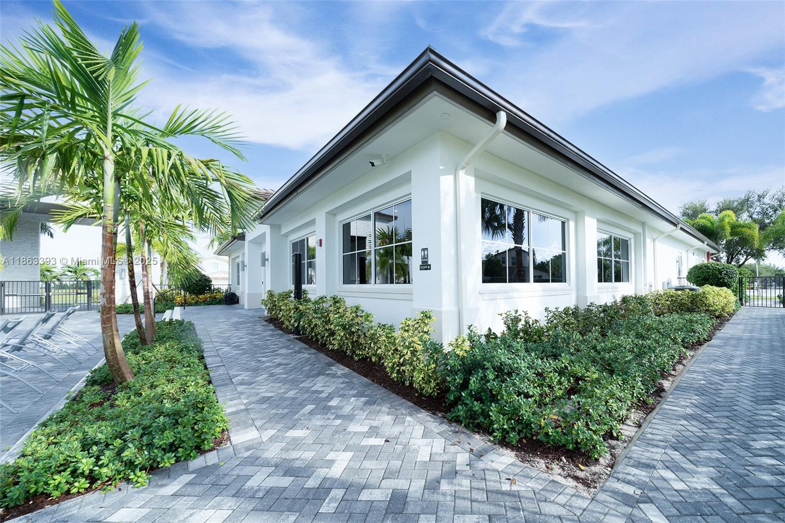 CRYSTAL LAKE 1ST SEC - Residential Lease