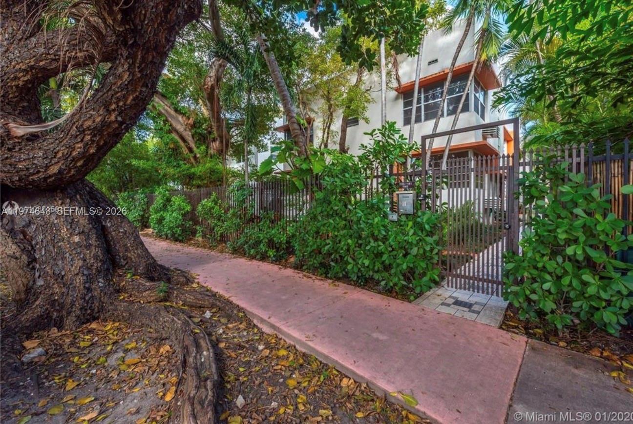 PARK CORNER CONDO - Residential