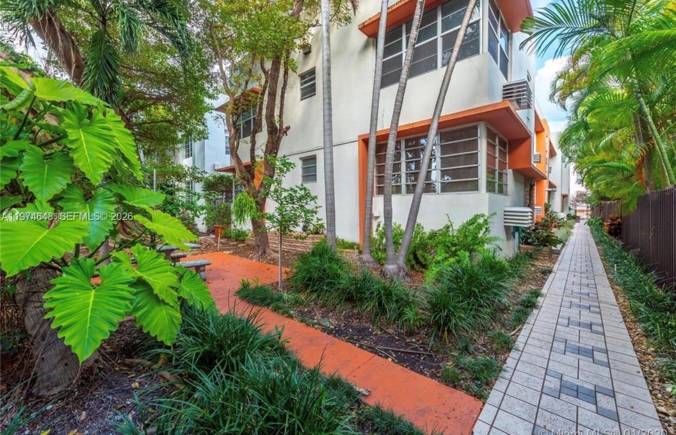 PARK CORNER CONDO - Residential