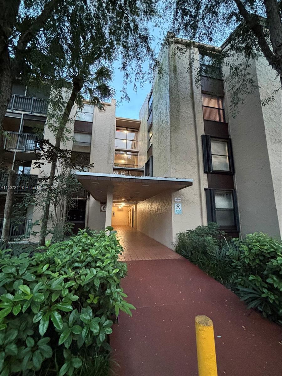 PROMENADE AT KENDALE LAKE - Residential Lease