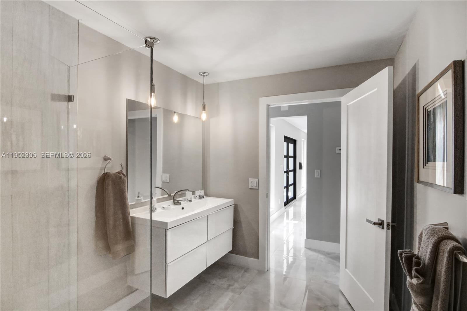 COUNTRY CLUB HOMES - Residential