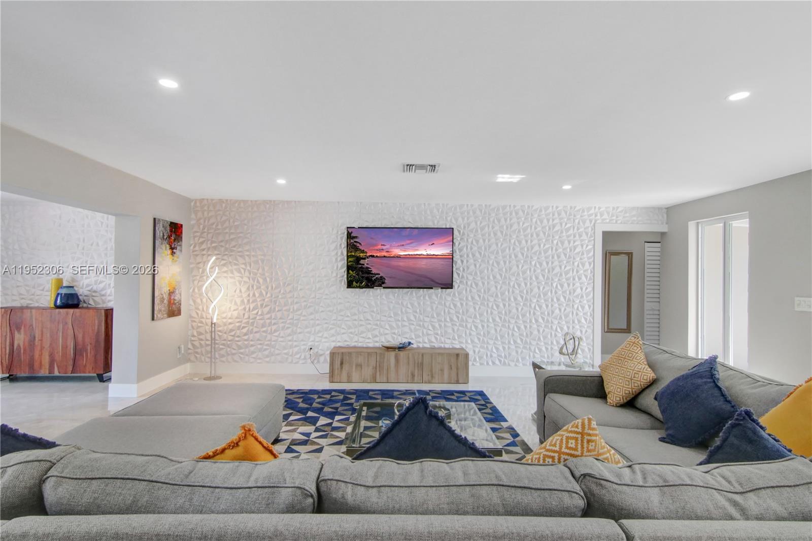 COUNTRY CLUB HOMES - Residential