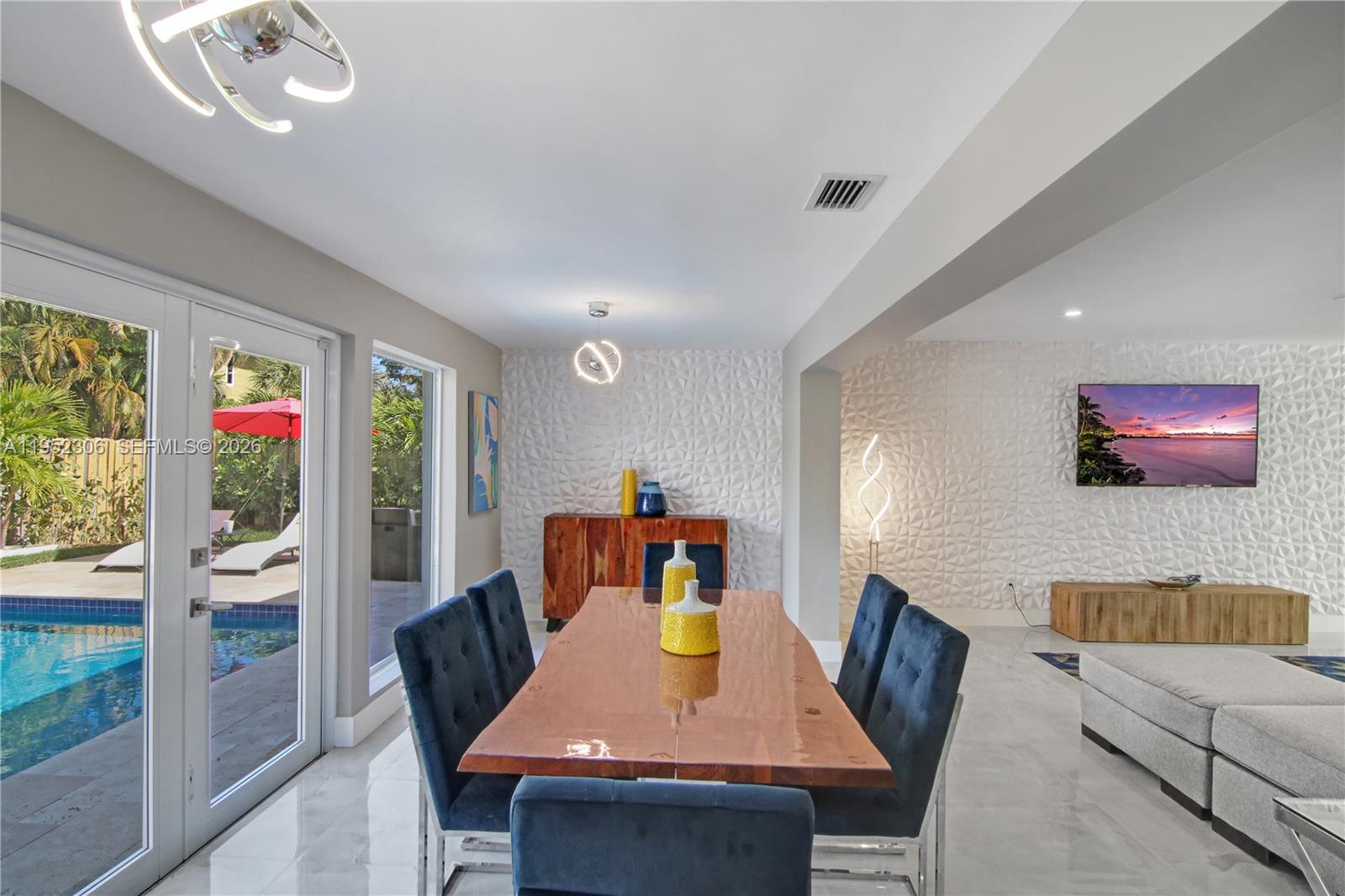 COUNTRY CLUB HOMES - Residential