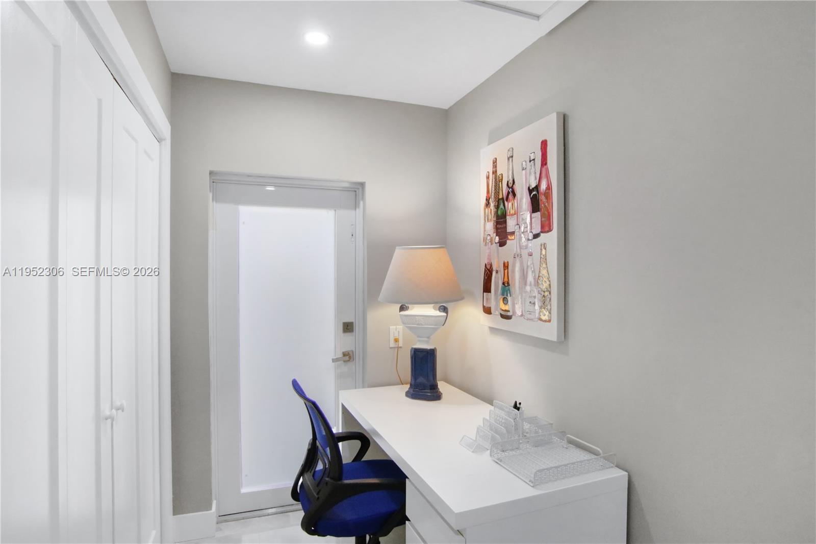 COUNTRY CLUB HOMES - Residential