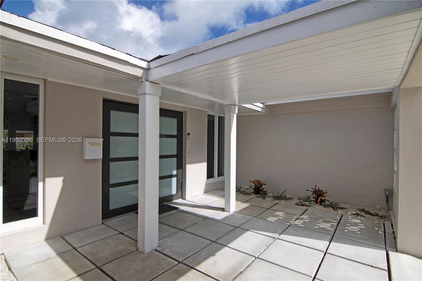 COUNTRY CLUB HOMES - Residential