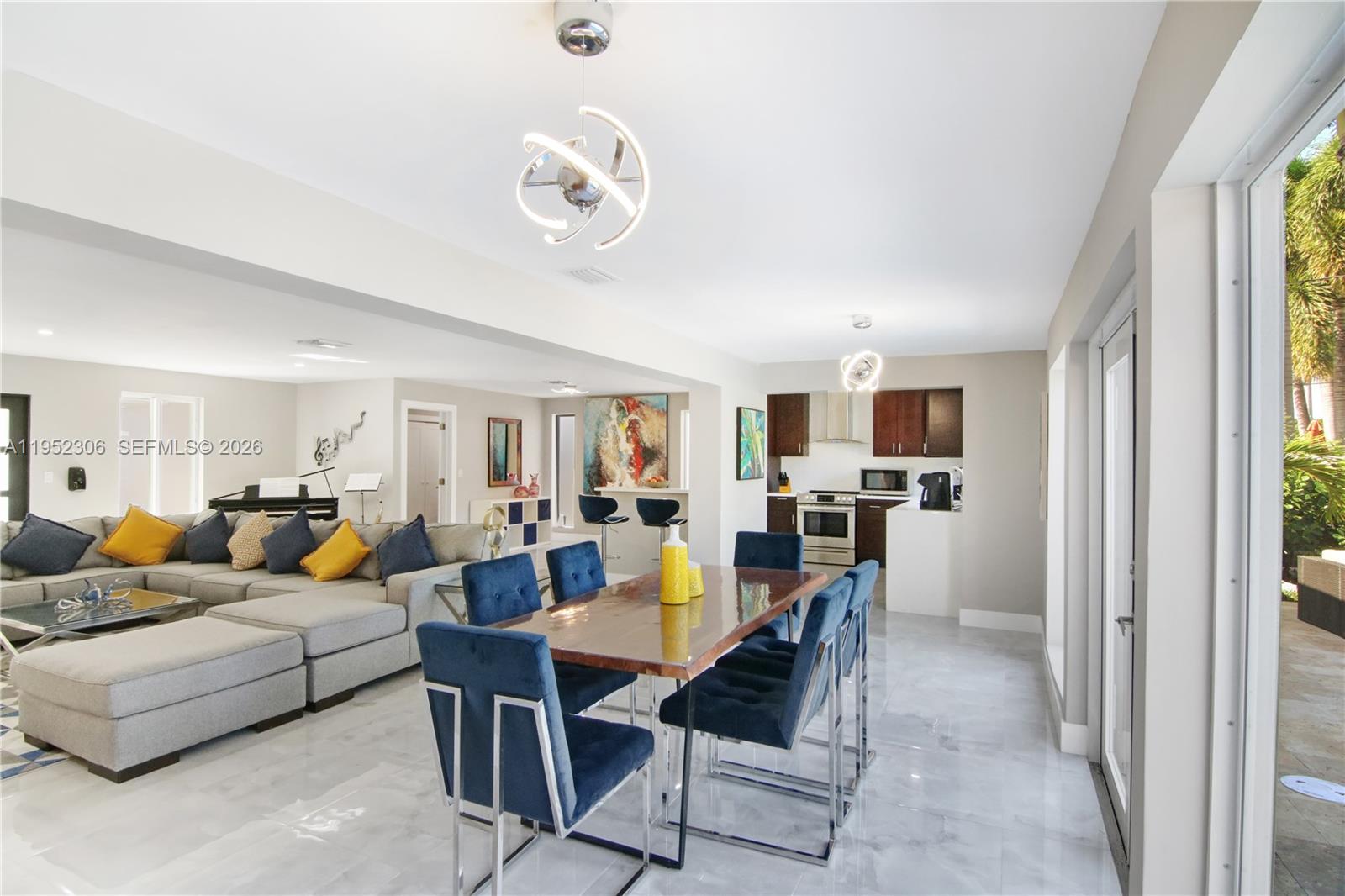 COUNTRY CLUB HOMES - Residential