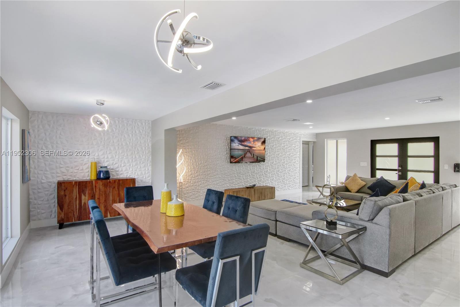 COUNTRY CLUB HOMES - Residential