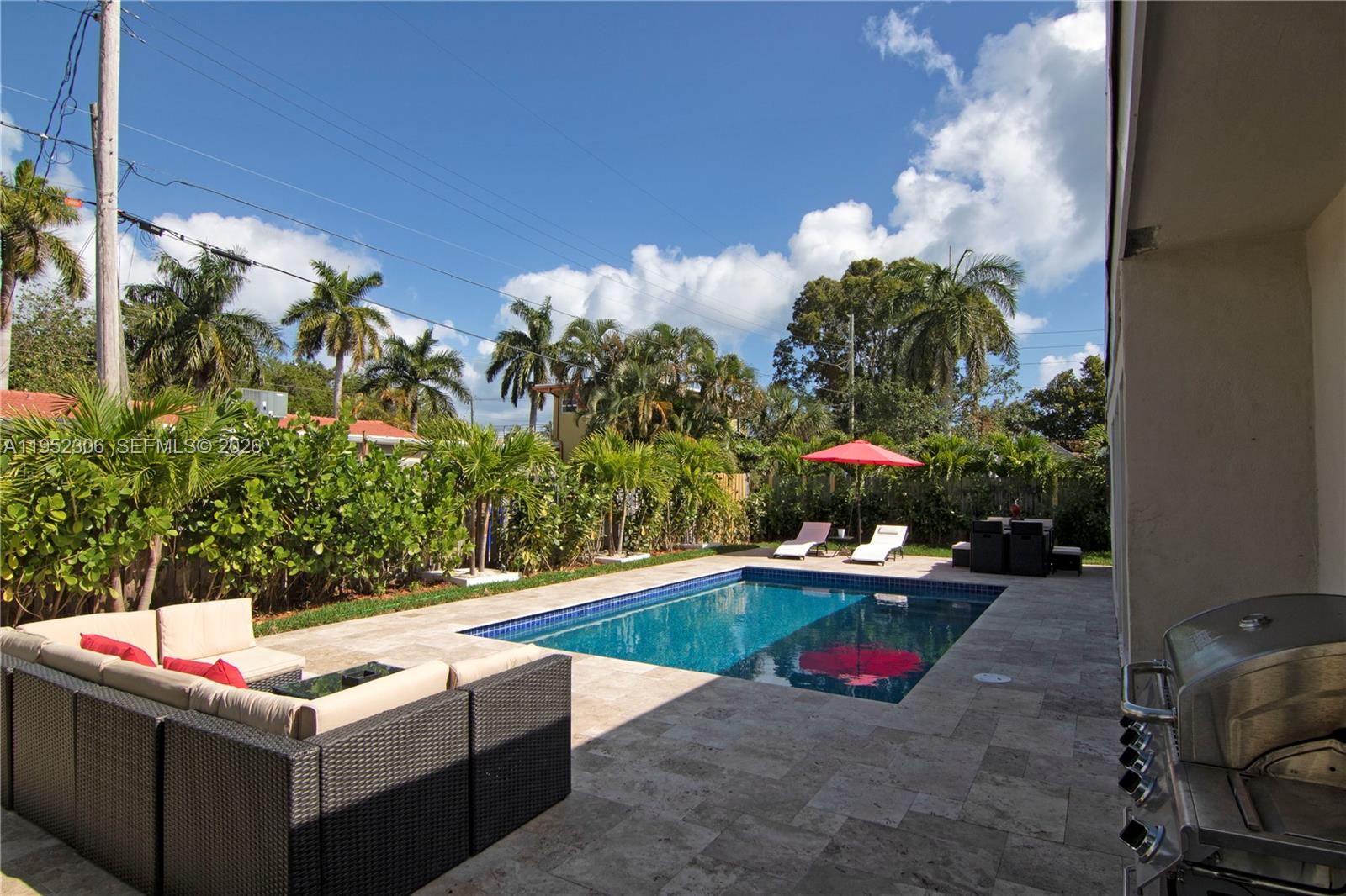 COUNTRY CLUB HOMES - Residential