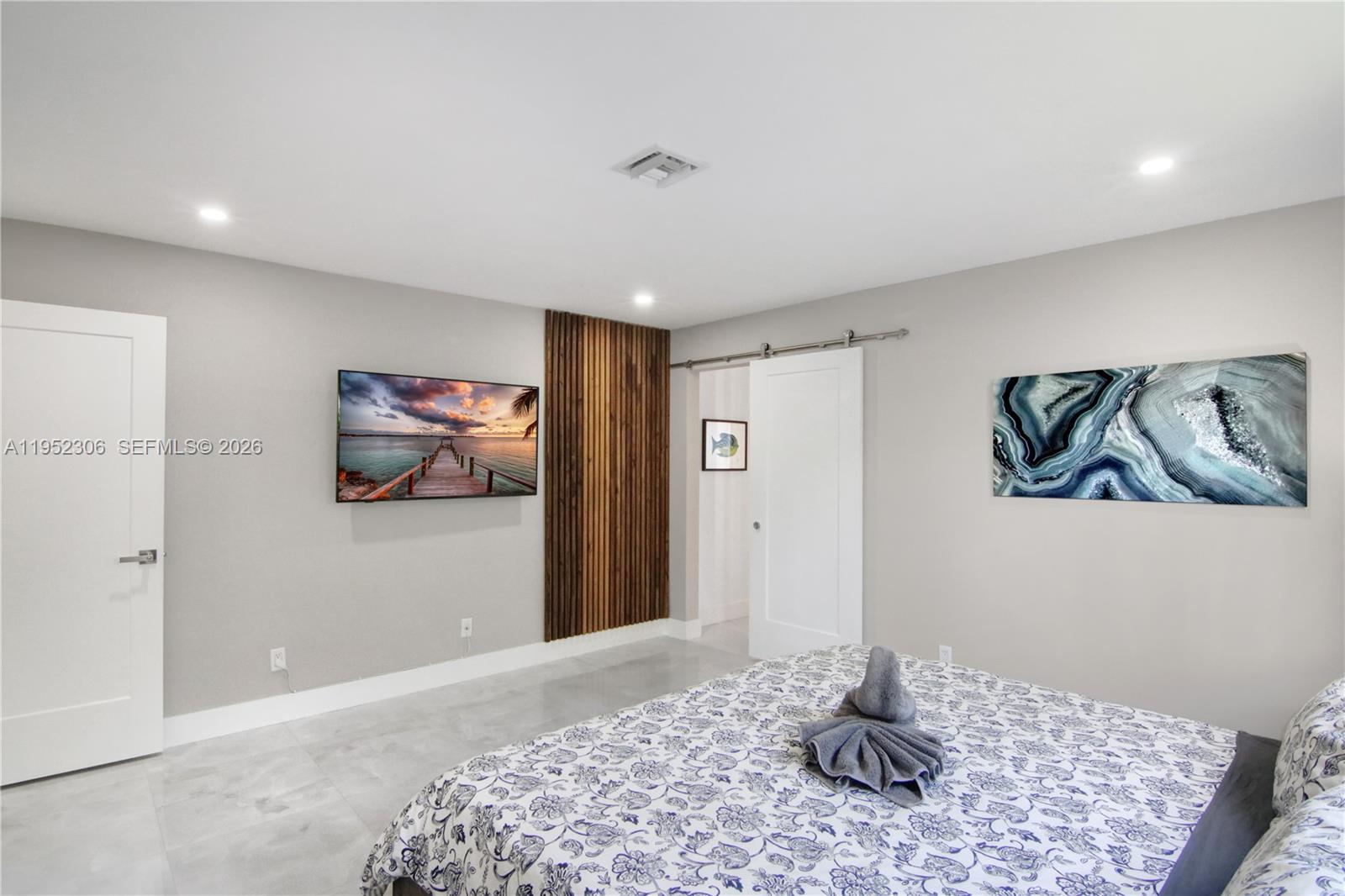 COUNTRY CLUB HOMES - Residential