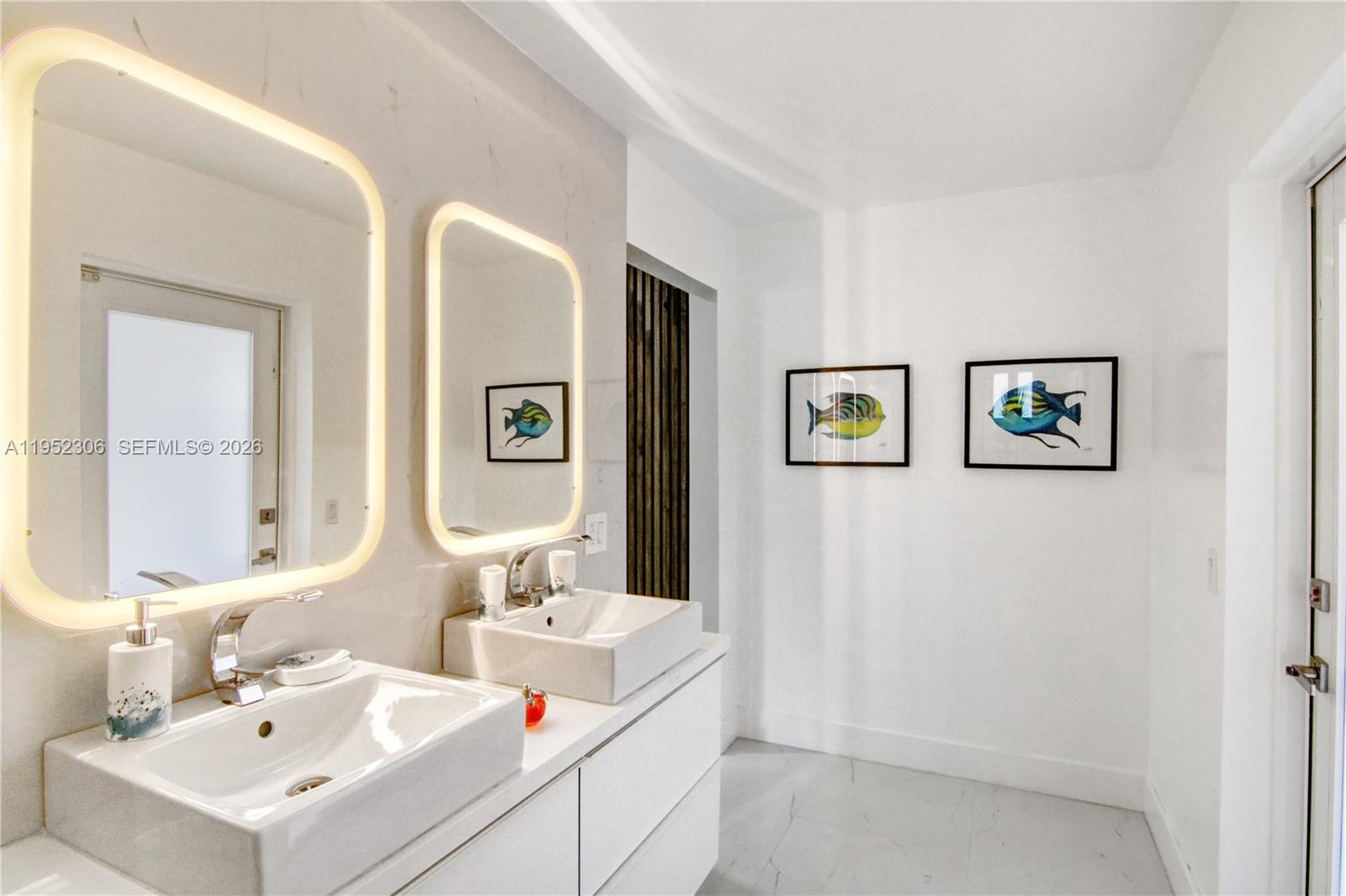 COUNTRY CLUB HOMES - Residential