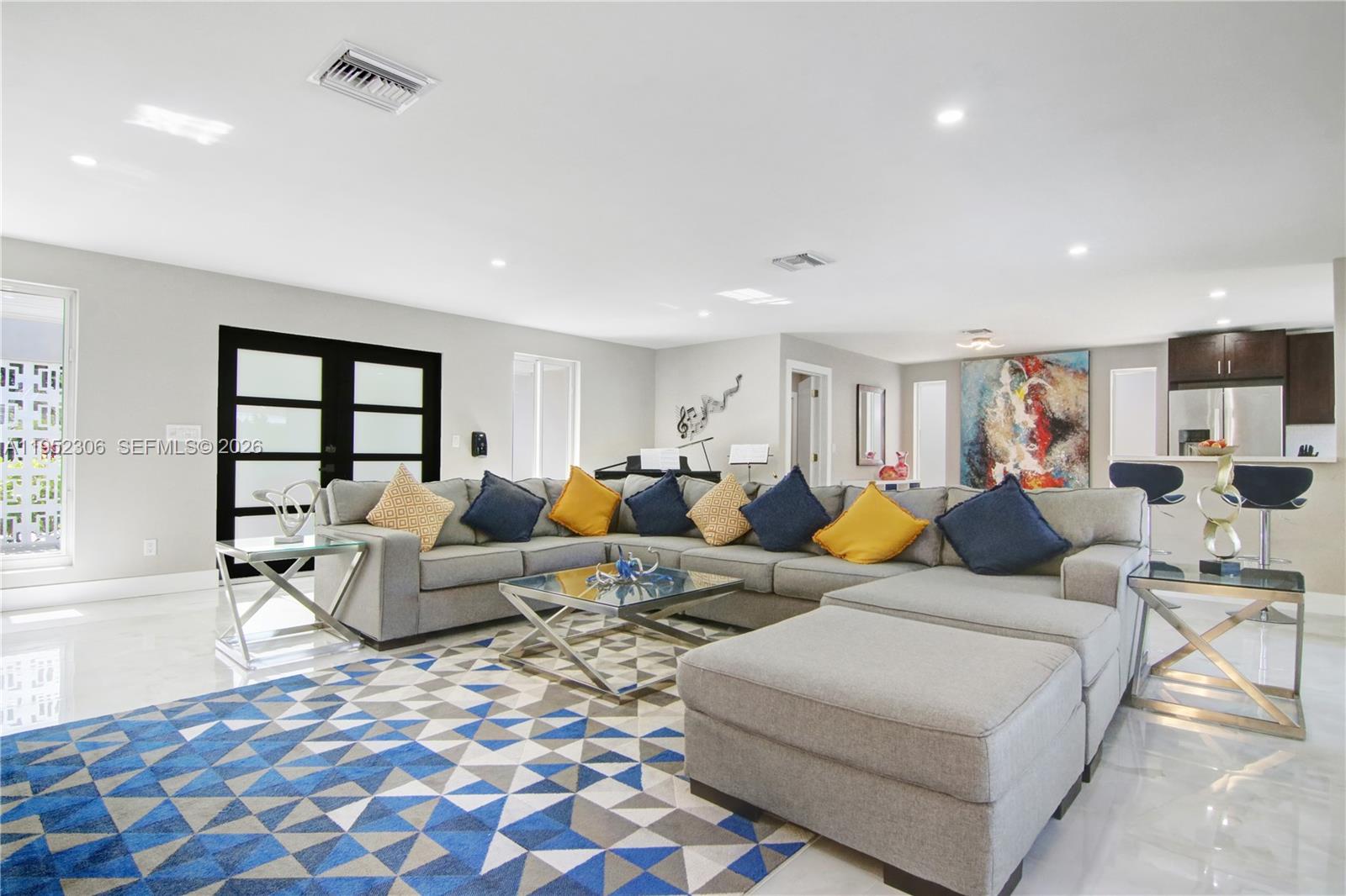 COUNTRY CLUB HOMES - Residential