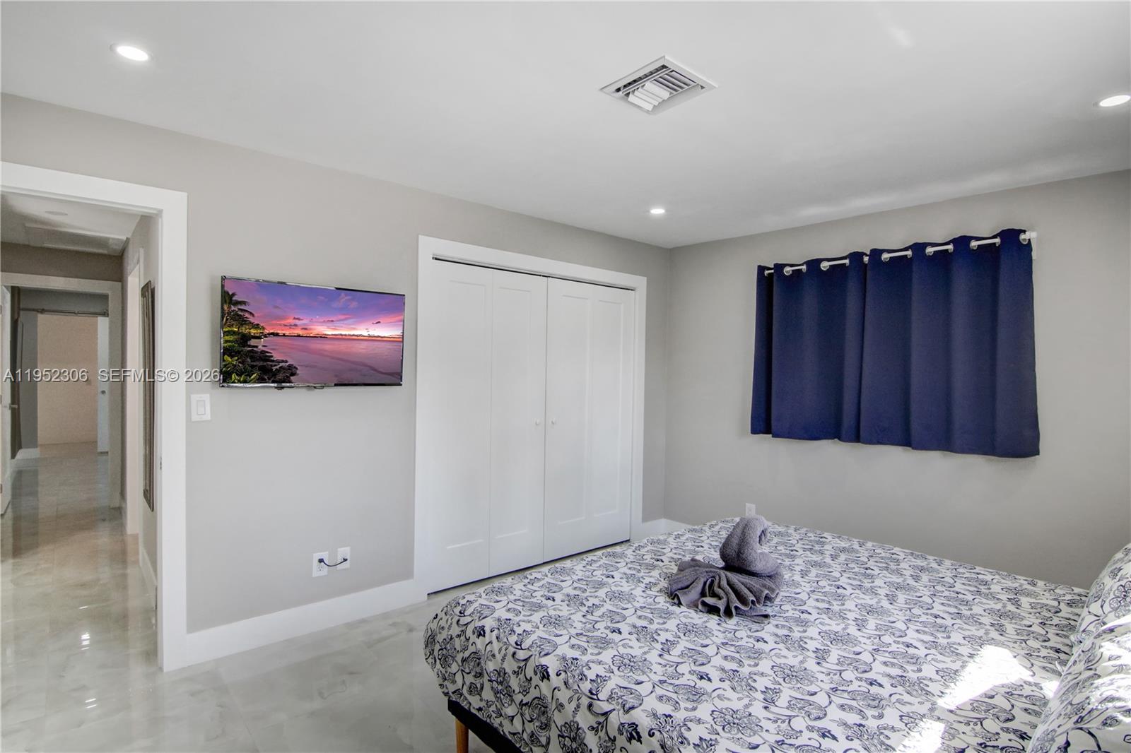 COUNTRY CLUB HOMES - Residential