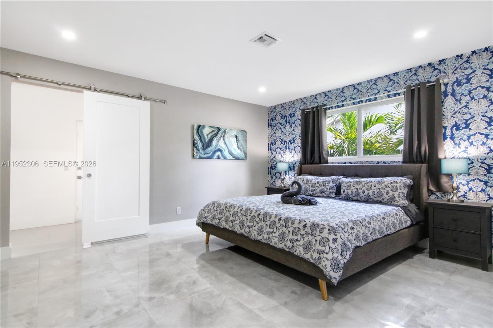 COUNTRY CLUB HOMES - Residential