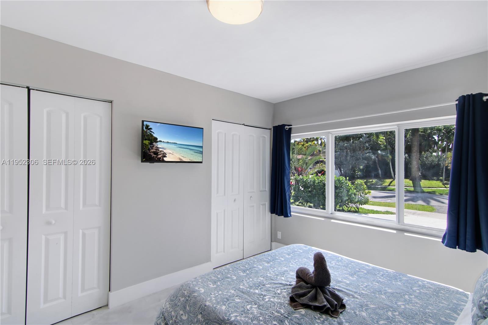 COUNTRY CLUB HOMES - Residential